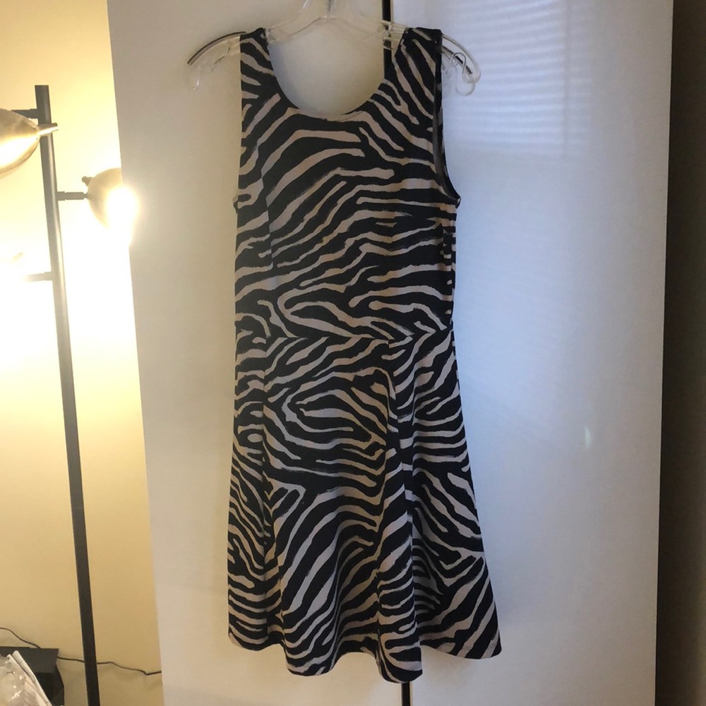 Sleeveless zebra flare dress size M H&M